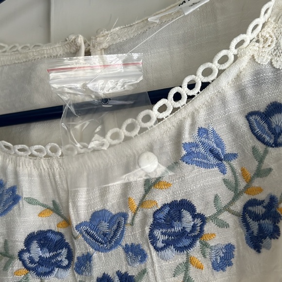 LILY- in Ivory - Picture 9 of 9